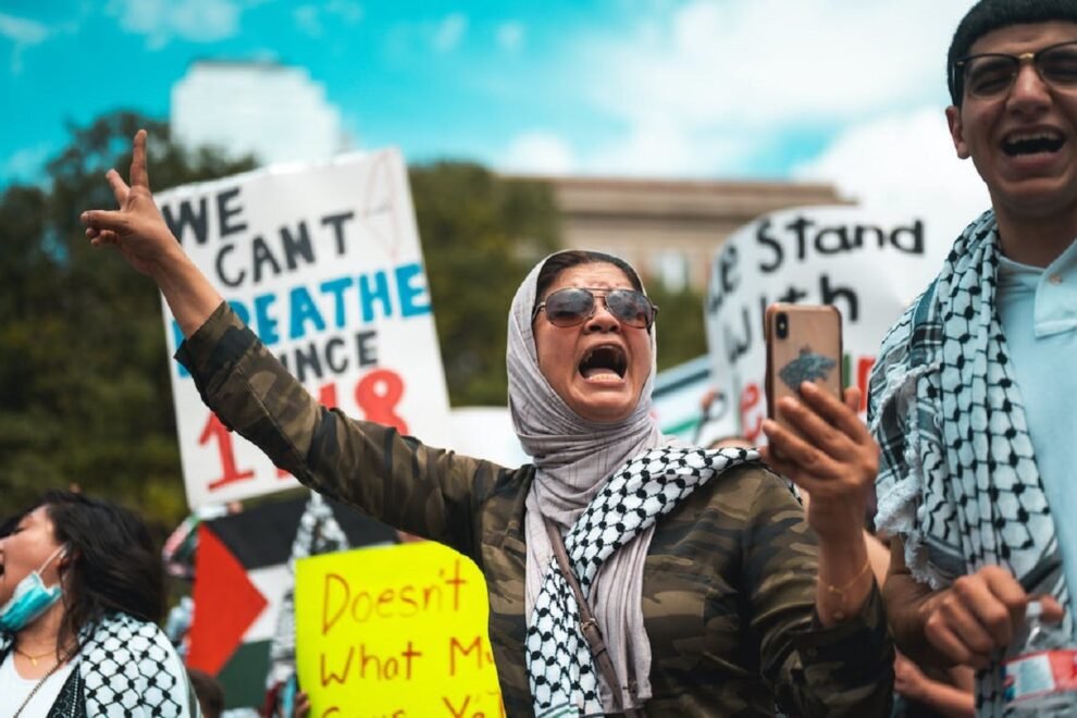 الفلسطينيون